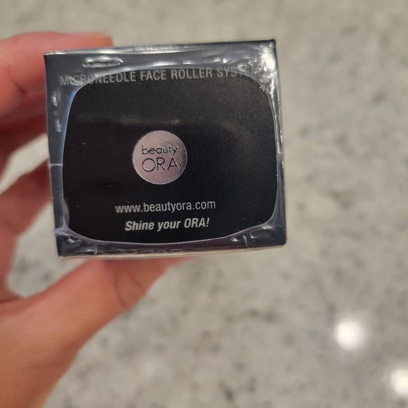 ORA deluxe Microneedle Derma Roller System 0.25 mm - Picture 2 of 3